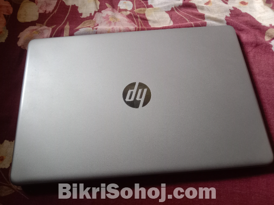 ল্যাপটপ টি খুবই কম সময় ব্যবহার করা হয়েছে।